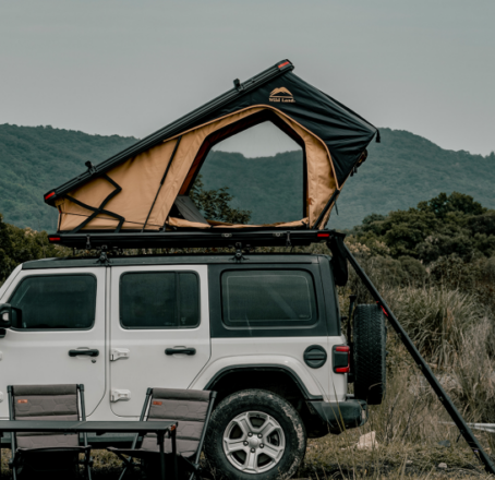 tente de toit wild land orange sur 4x4 blanc